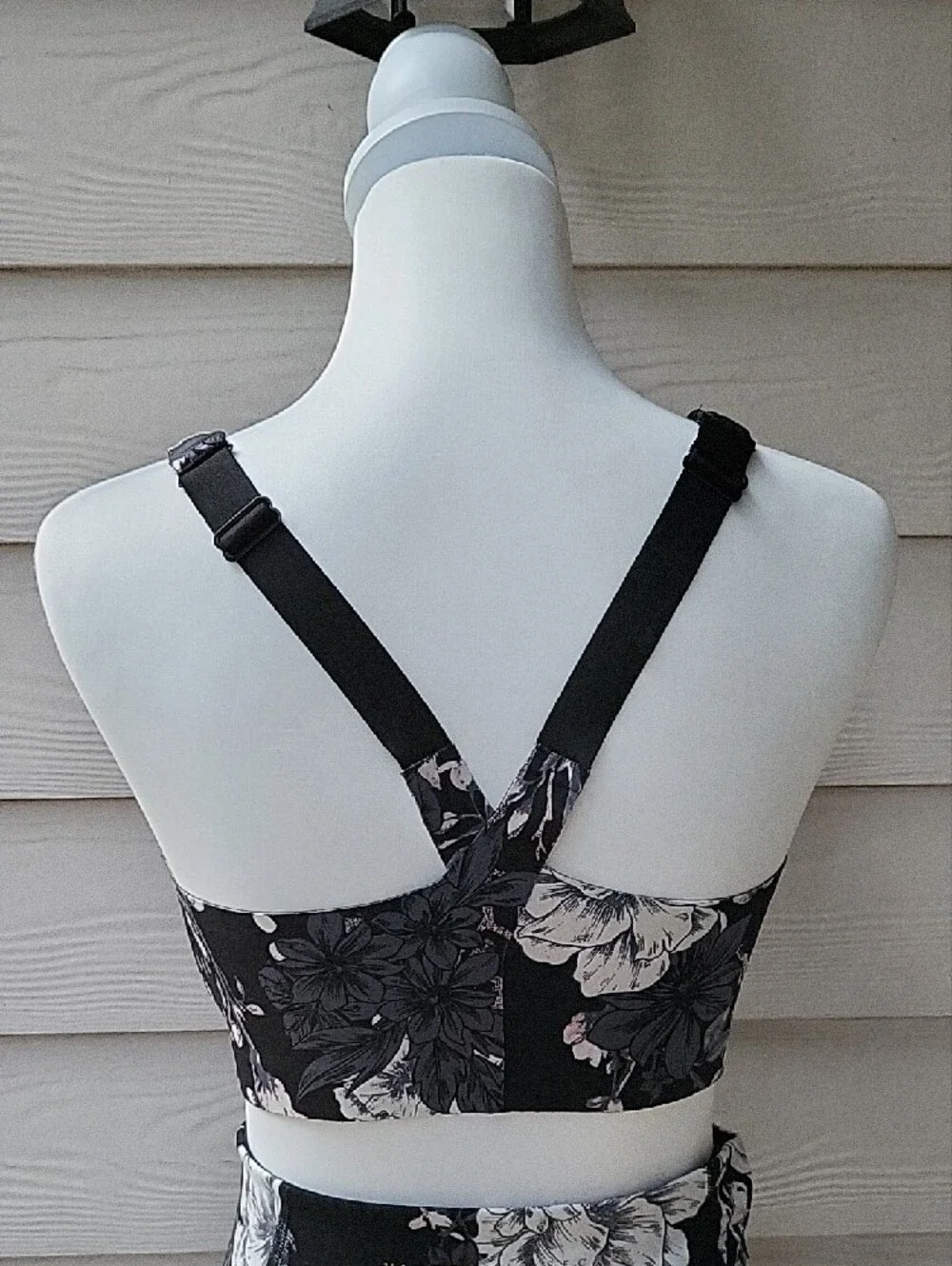 Victoria’s Secret Black Floral Leggings Size Large & Sports Bra Set 34DDD